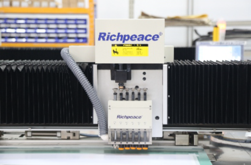 富怡全自動高速墊板式?jīng)_孔機(jī)