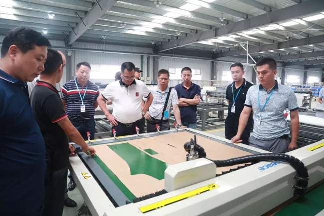 富怡講師講解現(xiàn)代化版房的應用 5.jpg