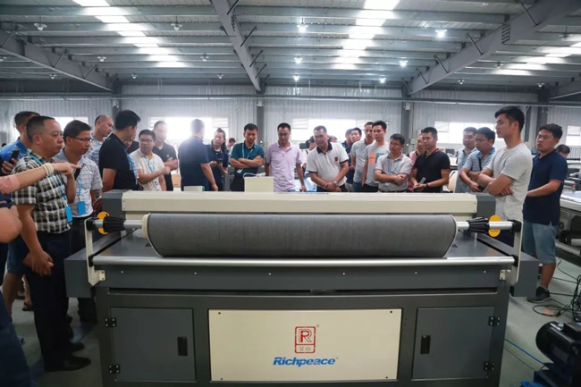 富怡講師講解現(xiàn)代化版房的應用 6.jpg