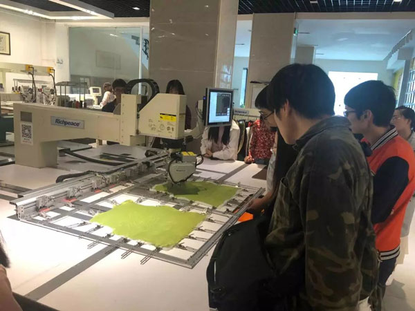 富怡全自動(dòng)360°單針縫紉機(jī) 富怡全自動(dòng)360°單針縫紉機(jī)