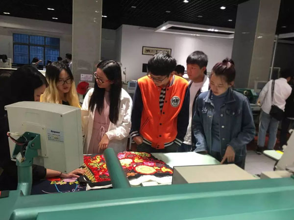 富怡電腦五合一繡花機(jī) 富怡電腦五合一繡花機(jī)