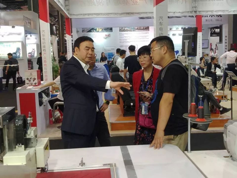 RA車展現(xiàn)場 RA車展現(xiàn)場4.jpg