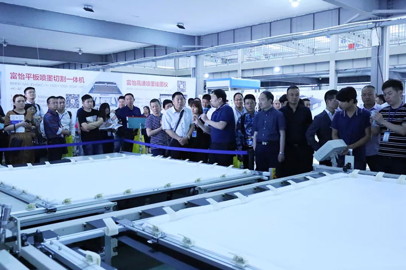 床品專委會年會人員參觀上工富怡2