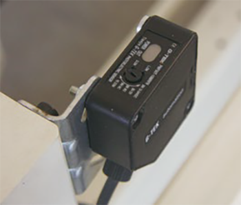 富怡框式電腦絎縫機(撐布帶機型)法式上料臺 富怡框式電腦絎縫機(撐布帶機型)法式上料臺